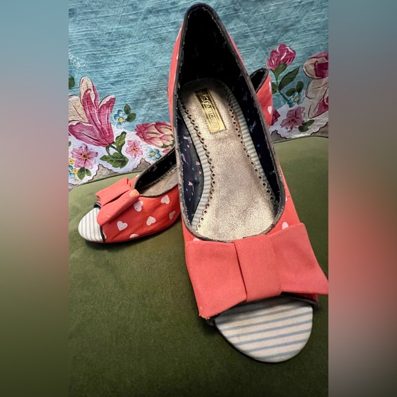 ADORABLE ModCloth Babycham peep toe kitten-heel shoes with heart pattern Sz 9 - Picture 8 of 12